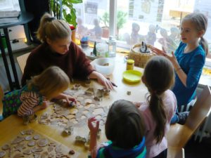 Read more about the article Lustiges Plätzchen backen mit Kids aus dem Quartier am 1. Advent