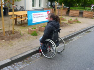 Read more about the article Postsiedlung barrierefrei: Städtisches Mobilitätsamt plant Umbau rund um den Quartierplatz!
