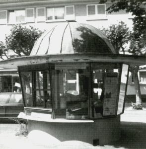Read more about the article Kiosk 1975: Wir suchen ZeitzeugInnen mit schönen Erlebnissen rund um den Postsiedlungs-Kiosk