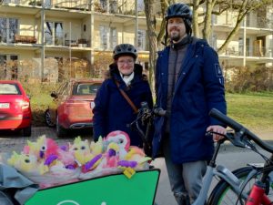Read more about the article Umsonstladen: Acht „Einhorn-Expresse“ mit Lastenrad und Co. unterwegs zu Kids im Quartier…