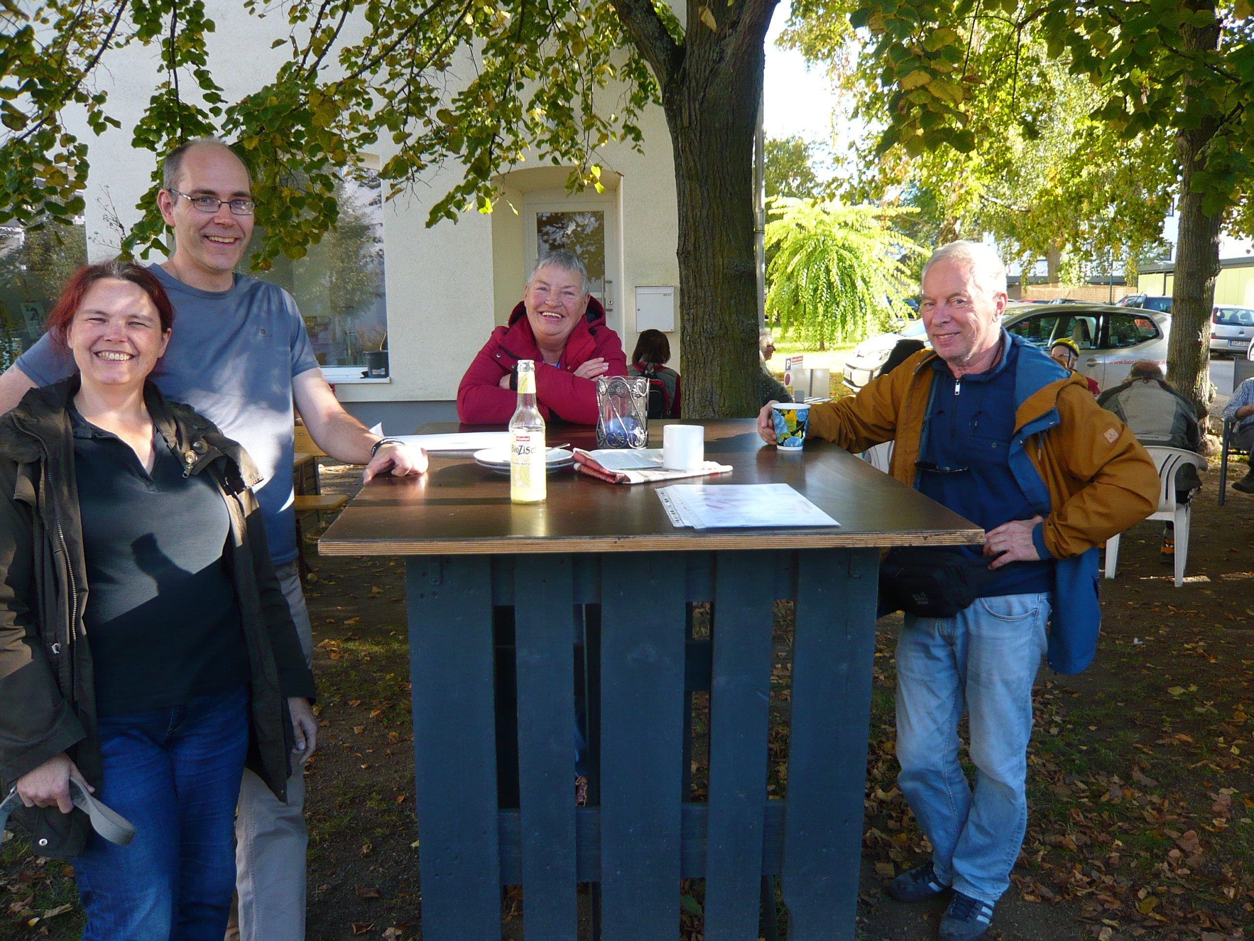 Read more about the article Freitagscafé: Goldenen Herbst bei Kaffee und Kuchen auf unserem Quartierplatz genießen…