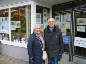 Read more about the article Historie: Besuch nach über 40 Jahren – erste BewohnerInnen in der Postsiedlung kehren an den Ort ihrer Kindheit zurück…
