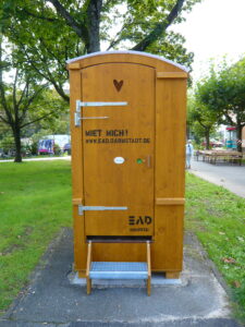 Read more about the article Kiosk 1975: Toilettenhäuschen ist jetzt immer vor Ort!