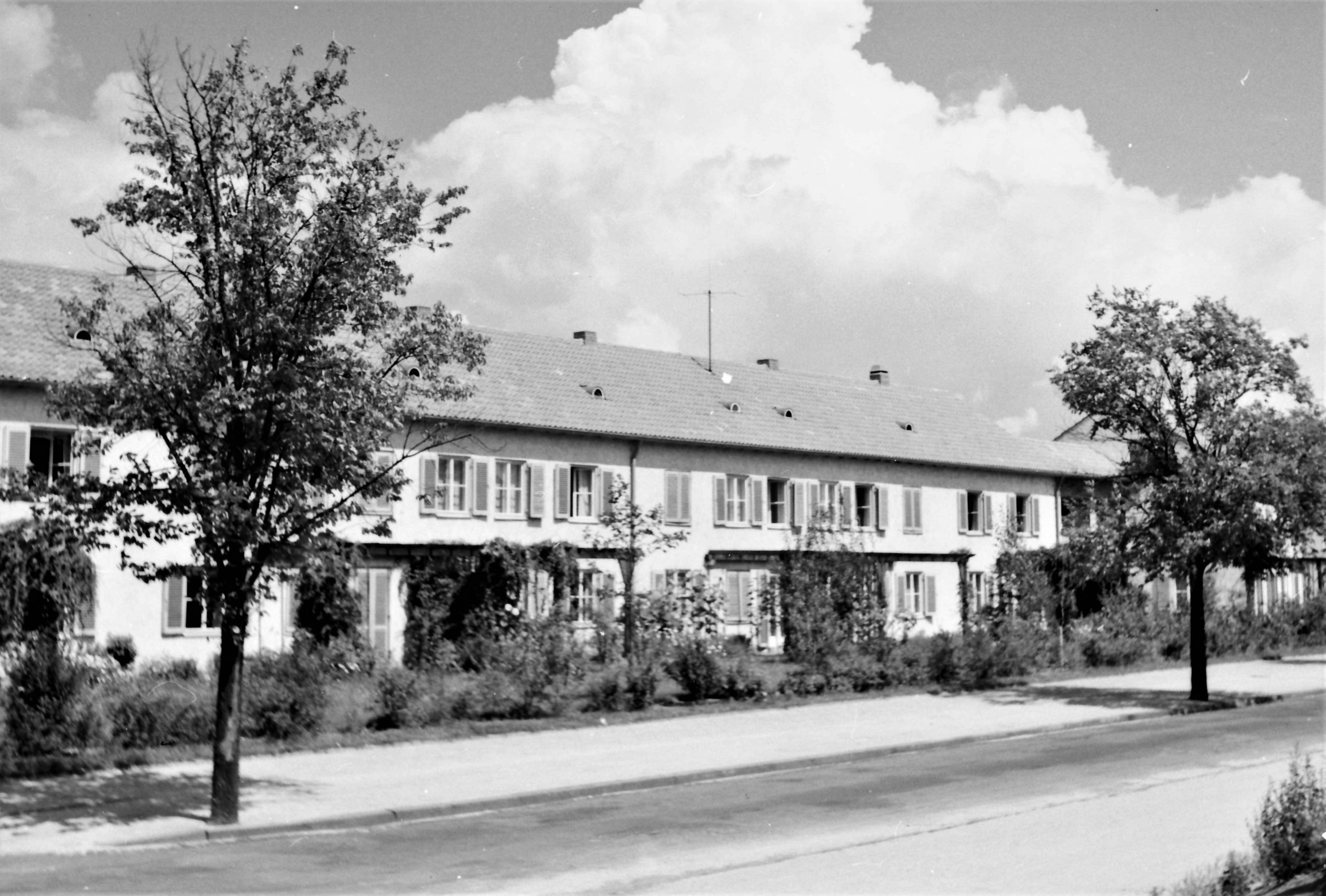 Read more about the article Historie: Sehr schöne historische Bilder aus den Anfangsjahren der Postsiedlung aufgetaucht…