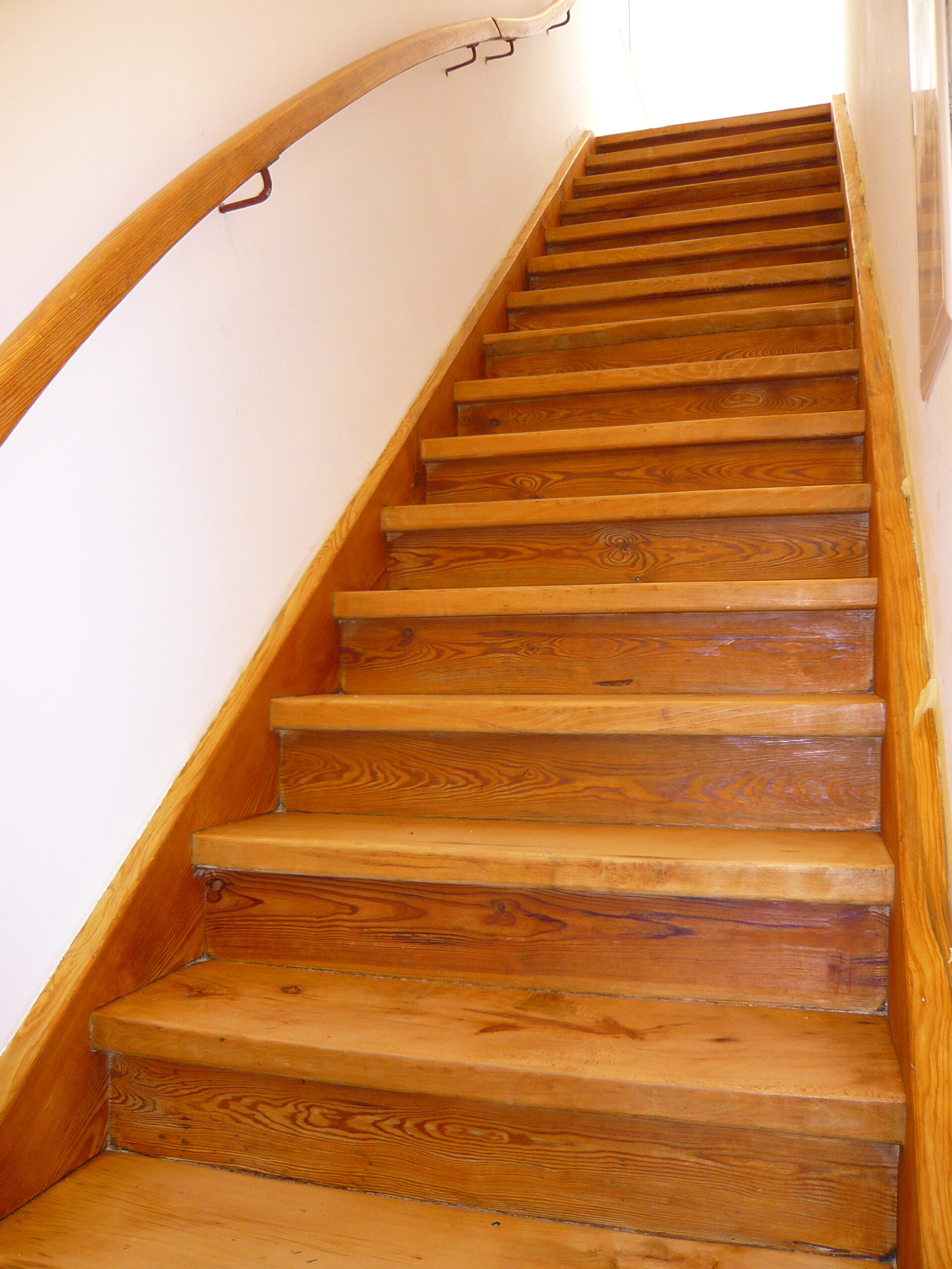You are currently viewing Umsonstladen: Renovierte Treppe ist ein echtes Schmuckstück geworden!